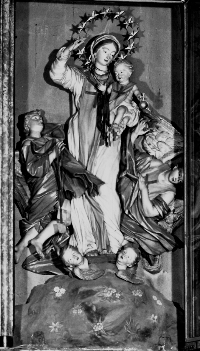 Madonna con Bambino e angeli (gruppo scultoreo, opera isolata) di Beretta Angelo Maria, Bianchi Giovanni - bottega lombarda (inizio, secondo quarto, primo quarto sec. XVIII, sec. XVIII, sec. XX)