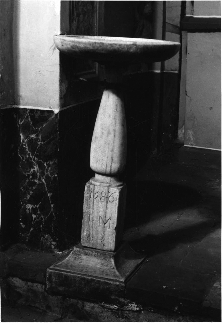 acquasantiera - a fusto, opera isolata - bottega piemontese (ultimo quarto sec. XVI)