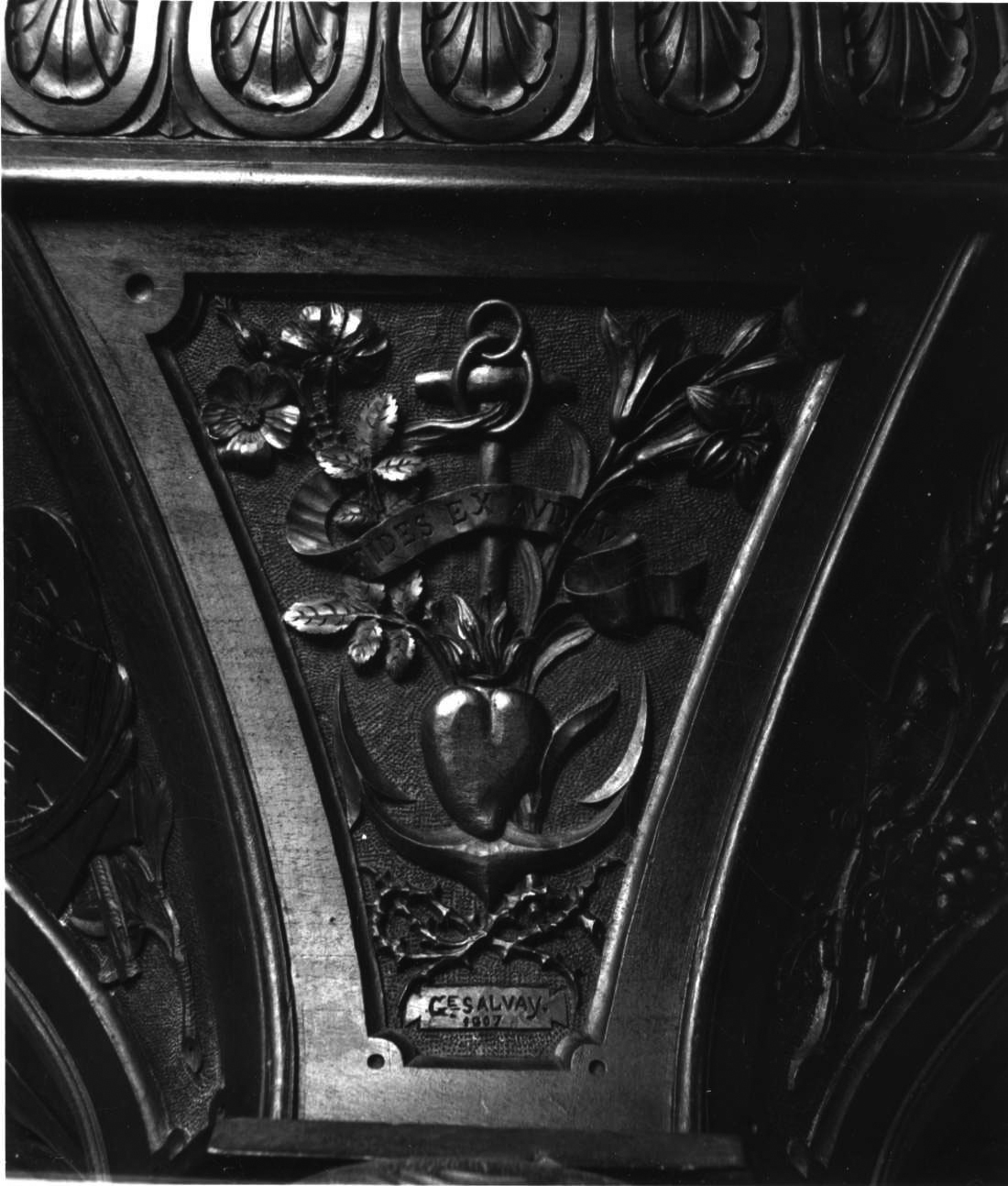 simboli religiosi (decorazione a intaglio, elemento d'insieme) di Raimondo Giuseppe, Raimondo Ottavio (inizio sec. XX)