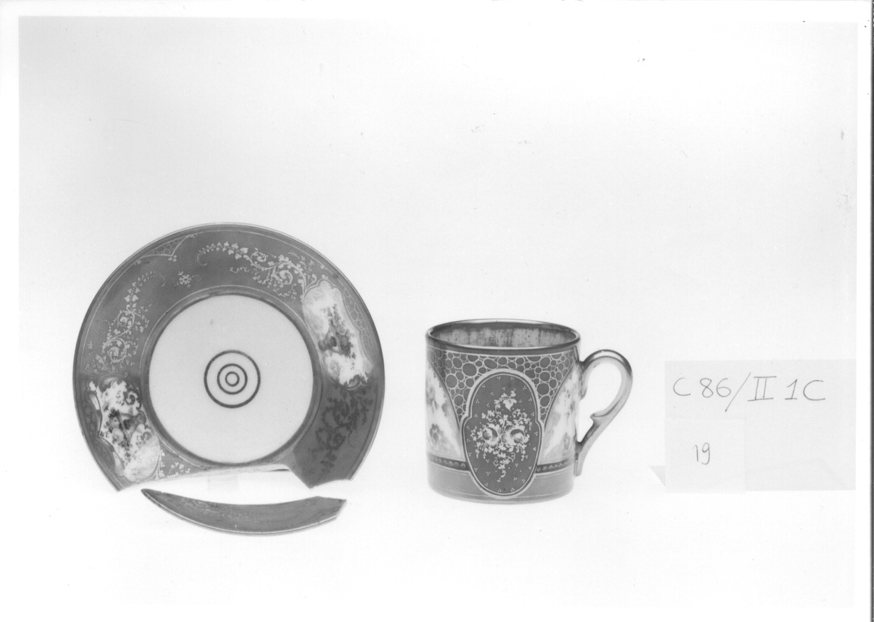 medaglioni con vasi e mazzi di fiori (tazzina da caffe', opera isolata) - manifattura parigina (prima metà sec. XIX)