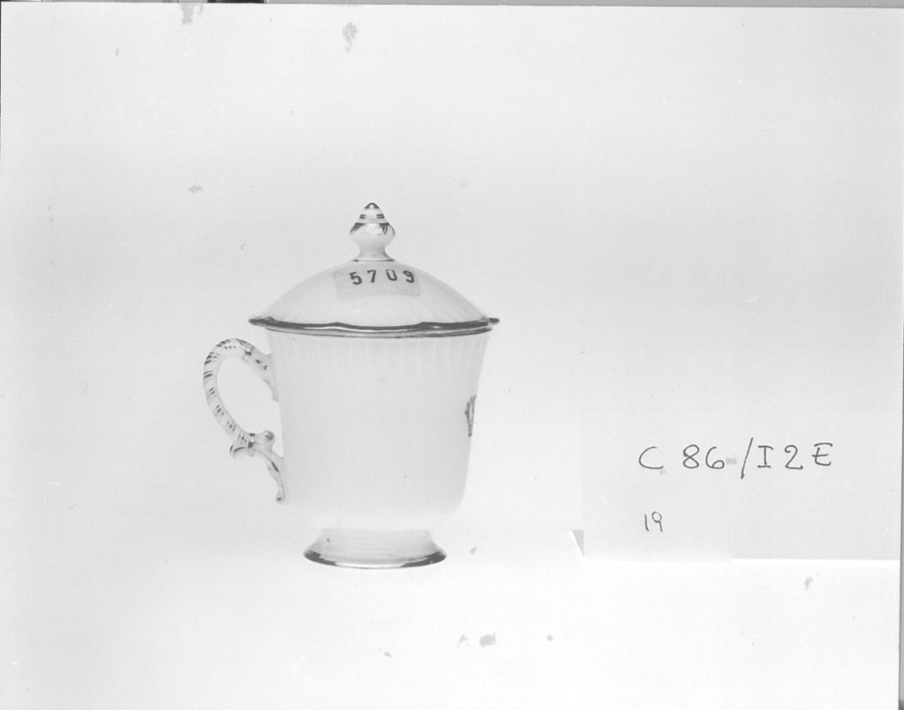 vasetto per crema, serie di Manifattura Richard-Ginori, Manifattura Ginori-Doccia (ultimo quarto sec. XIX)