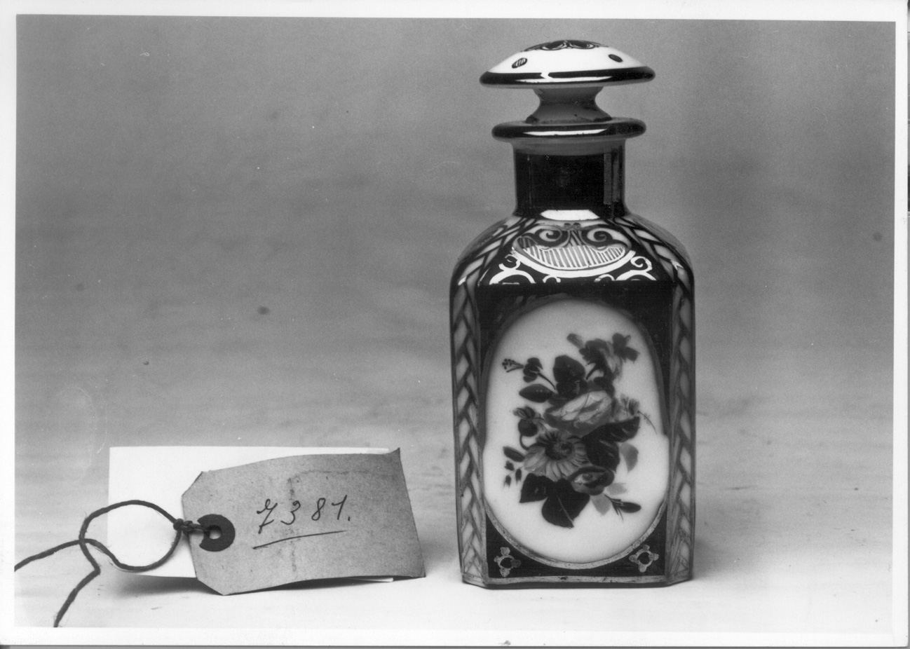 motivo decorativo floreale (portaprofumo, serie) - manifattura italiana (terzo quarto sec. XIX)