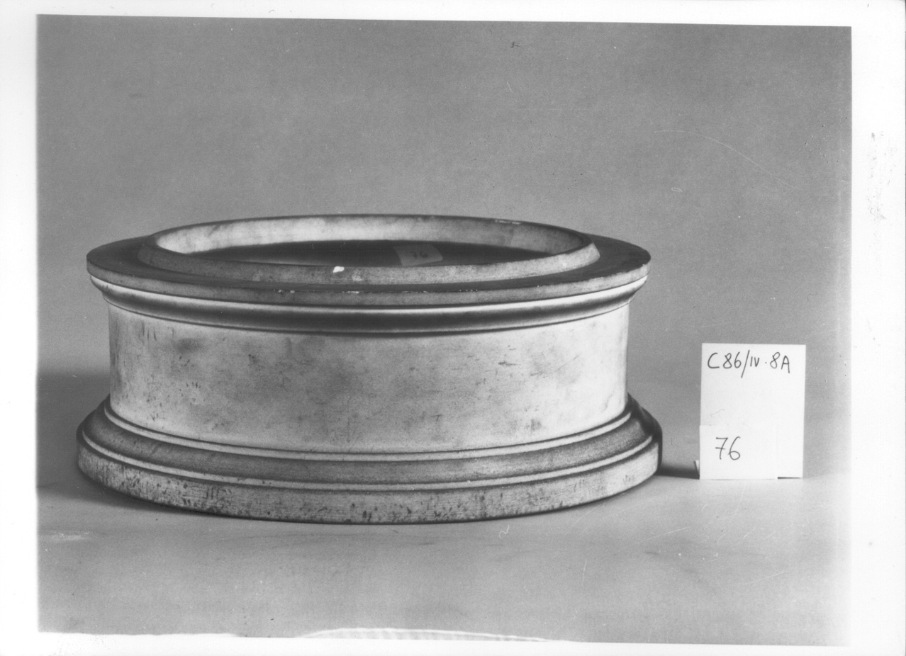 base di scultura, elemento d'insieme - manifattura parigina (secondo quarto sec. XIX)