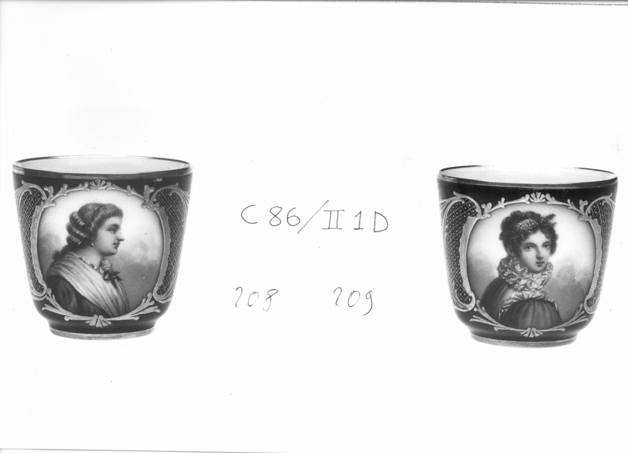Ritratto di M.me Rancourt, ritratto femminile (tazza, elemento d'insieme) di Atelier de Boyer (sec. XIX)