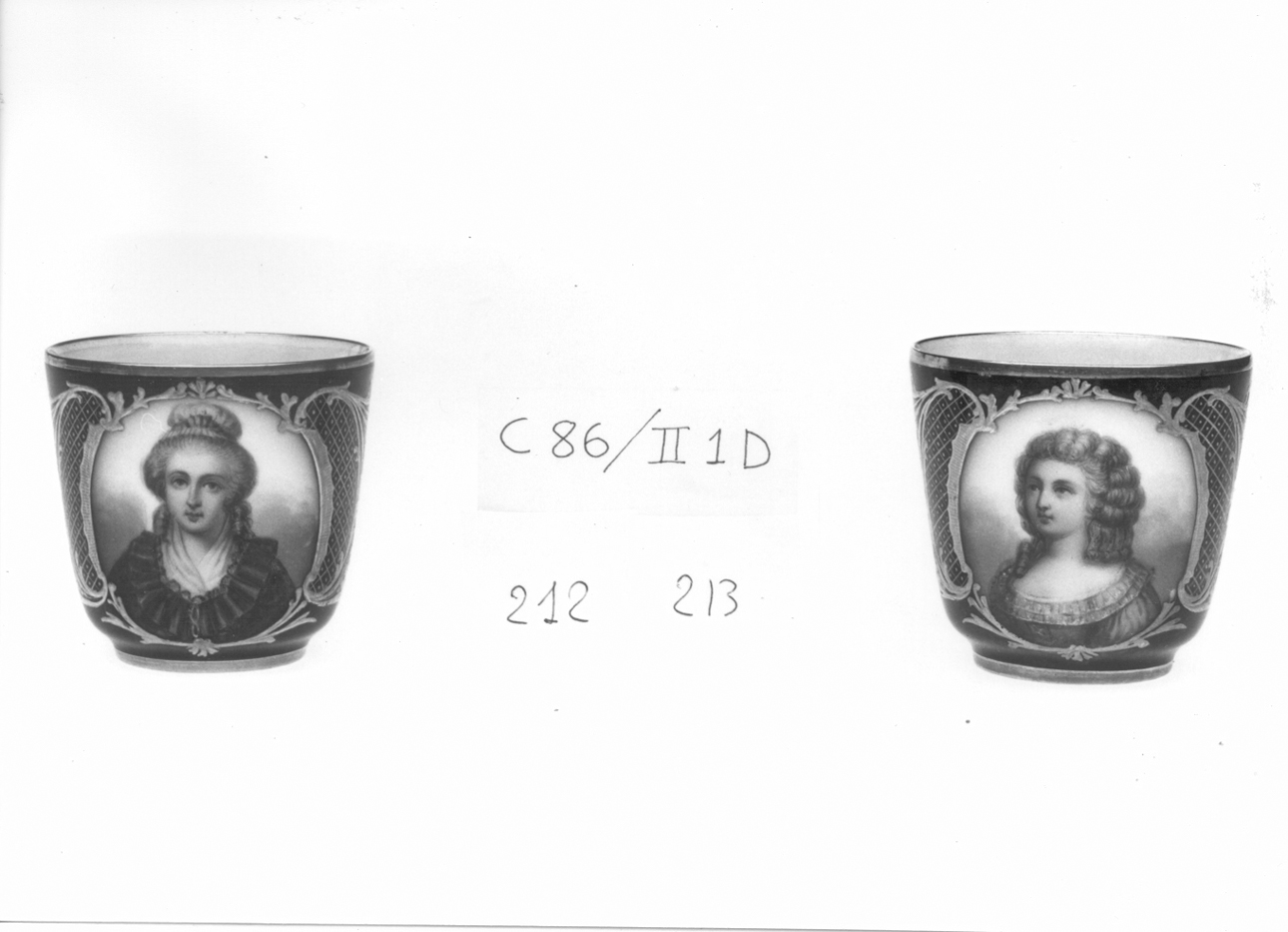 Ritratto di M.me de Fougeret, ritratto femminile (tazza, elemento d'insieme) di Atelier de Boyer (sec. XIX)