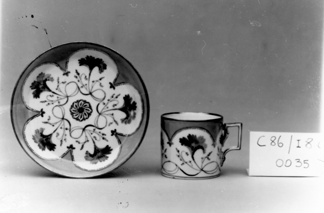 fiori (tazza da thè, elemento d'insieme) di Gartner Franz, Schwaiger Mathias, Manifattura Imperiale di Vienna (inizio sec. XIX)