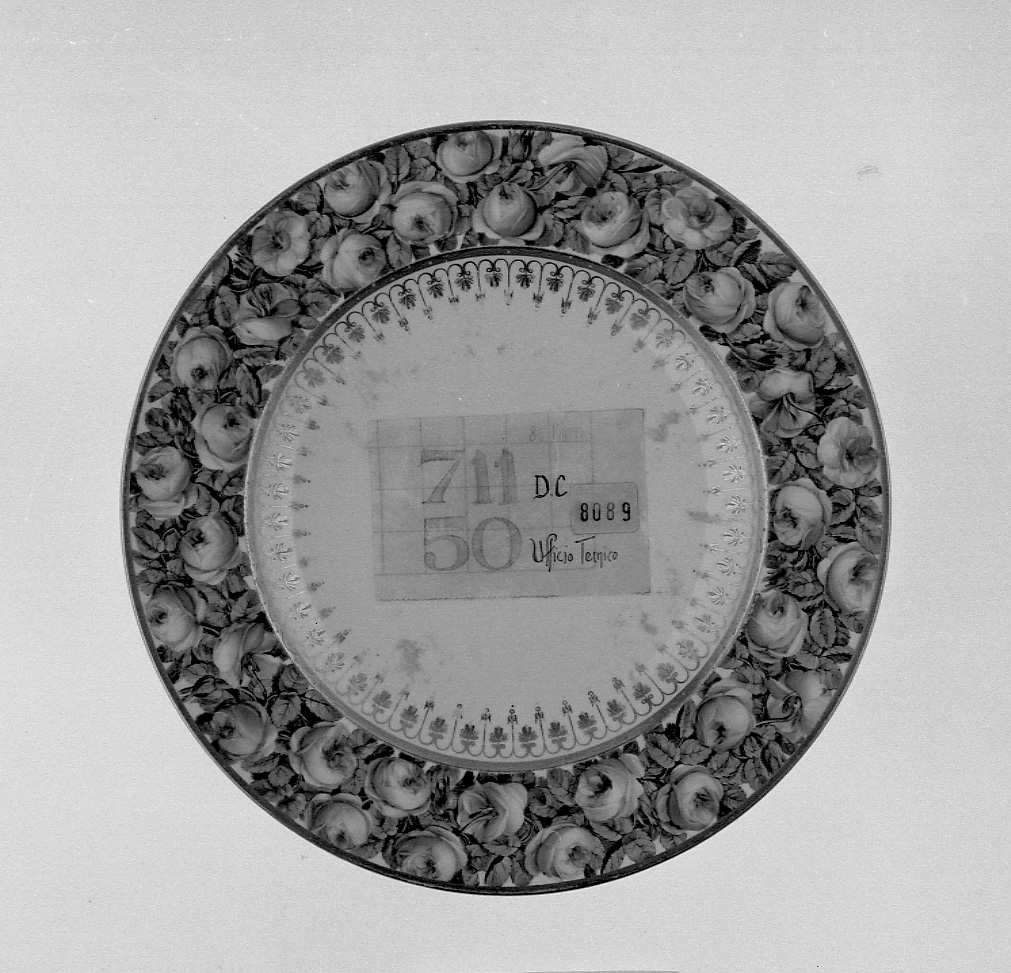 motivo decorativo floreale (piatto, elemento d'insieme) di Manifattura Imperiale di Vienna (fine, primo quarto sec. XVIII, sec. XIX)