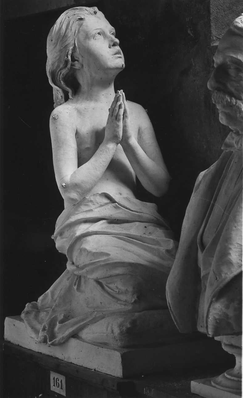 La preghiera, bambina che prega (scultura, opera isolata) di Della Vedova Pietro (ultimo quarto sec. XIX)