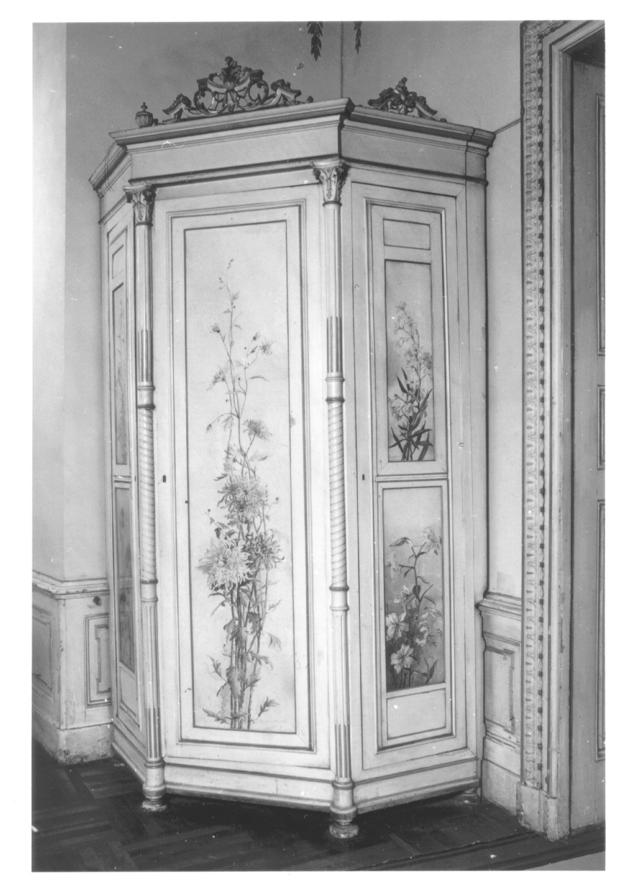 fiori (armadio, insieme) di Biscarra Emma (inizio sec. XX)