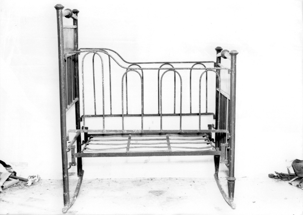 culla - bottega abruzzese (sec. XX)