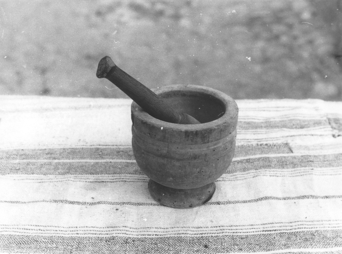 mortaio e pistillo (mortaio) - ambito abruzzese (sec. XX)