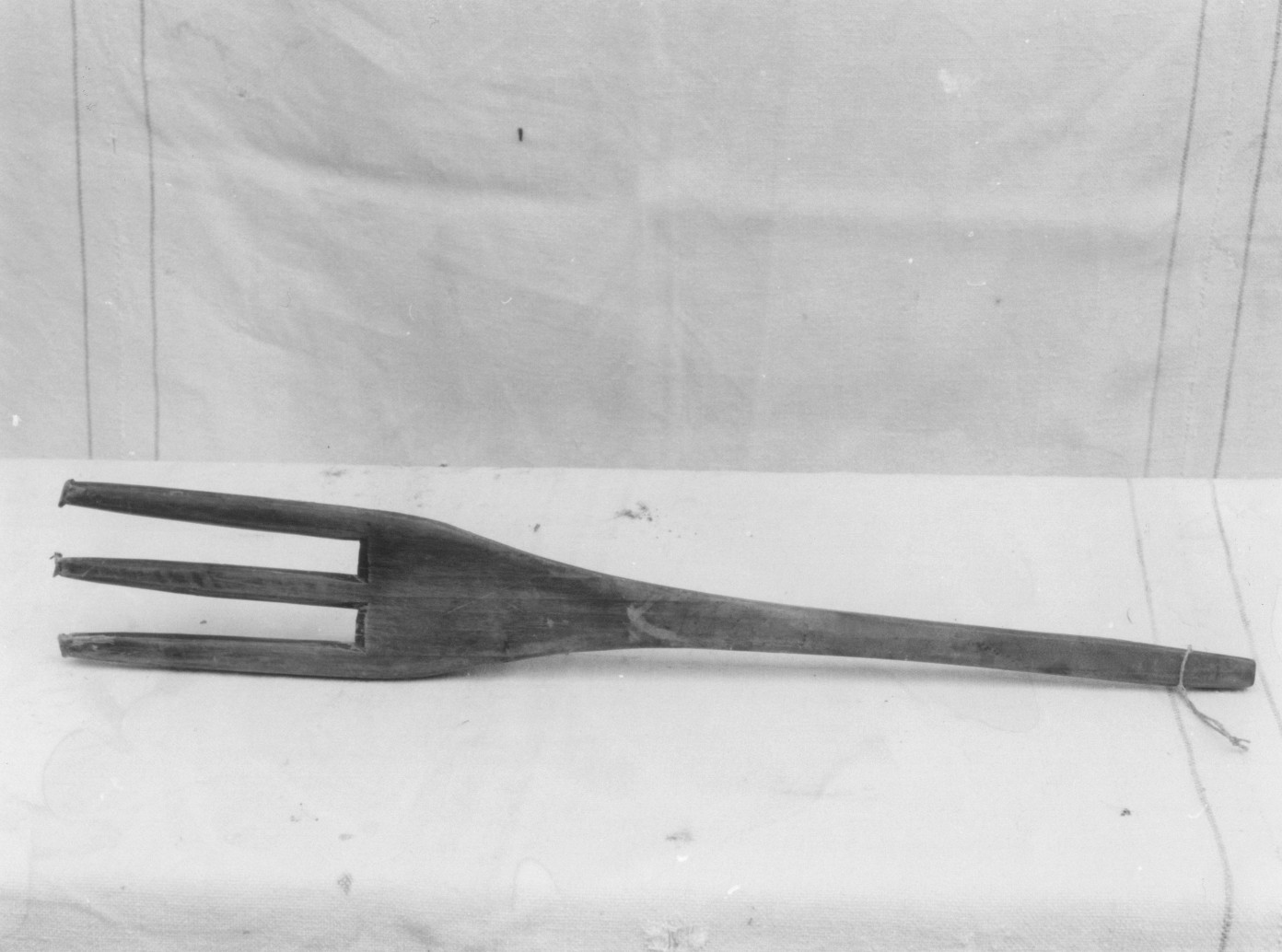 utensile da cucina per mescolare lo strutto (utensile) - ambito abruzzese (sec. XX)