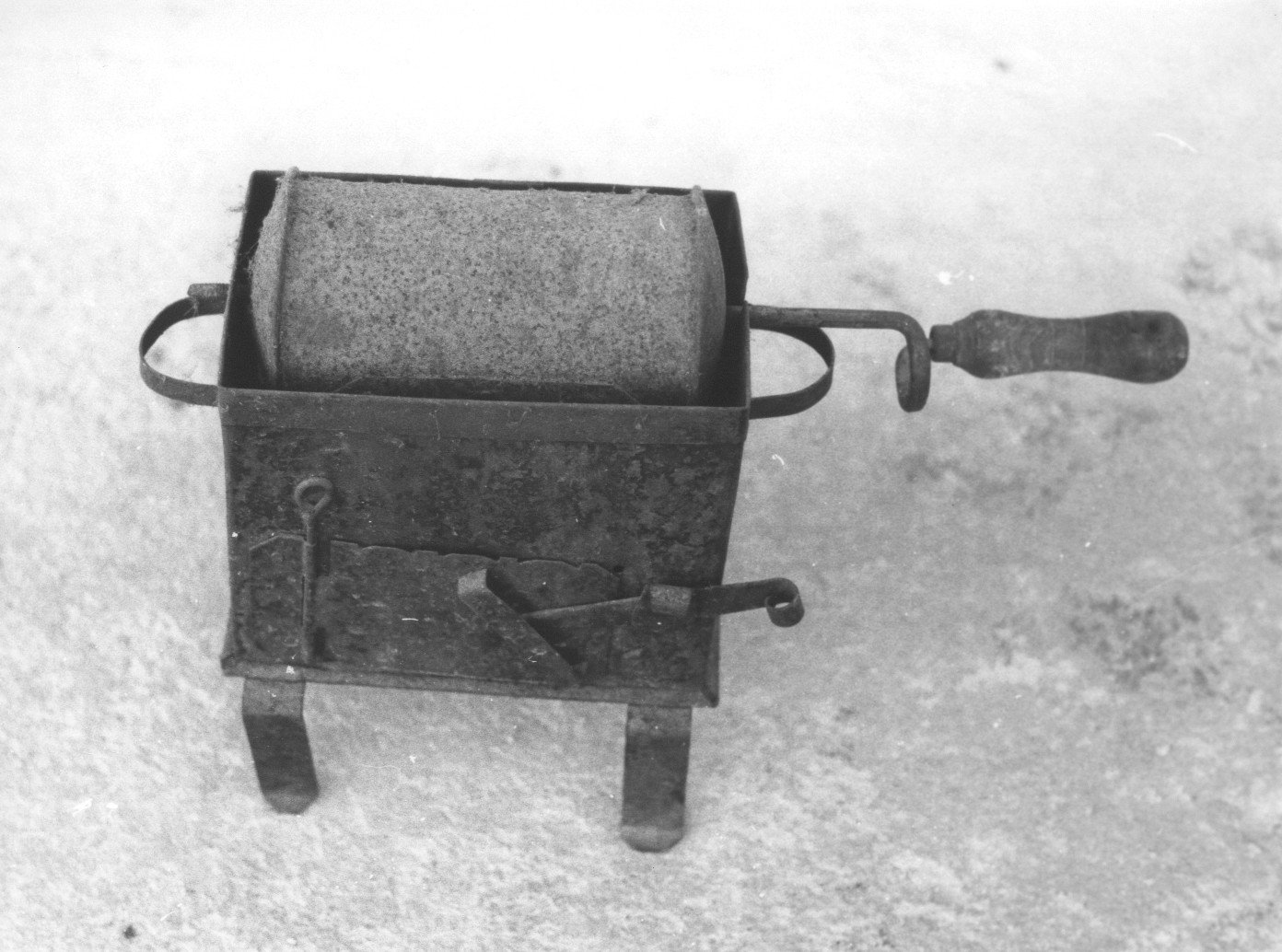 fornetto per tostare (tostacaffè) (forno) - ambito abruzzese (sec. XX)