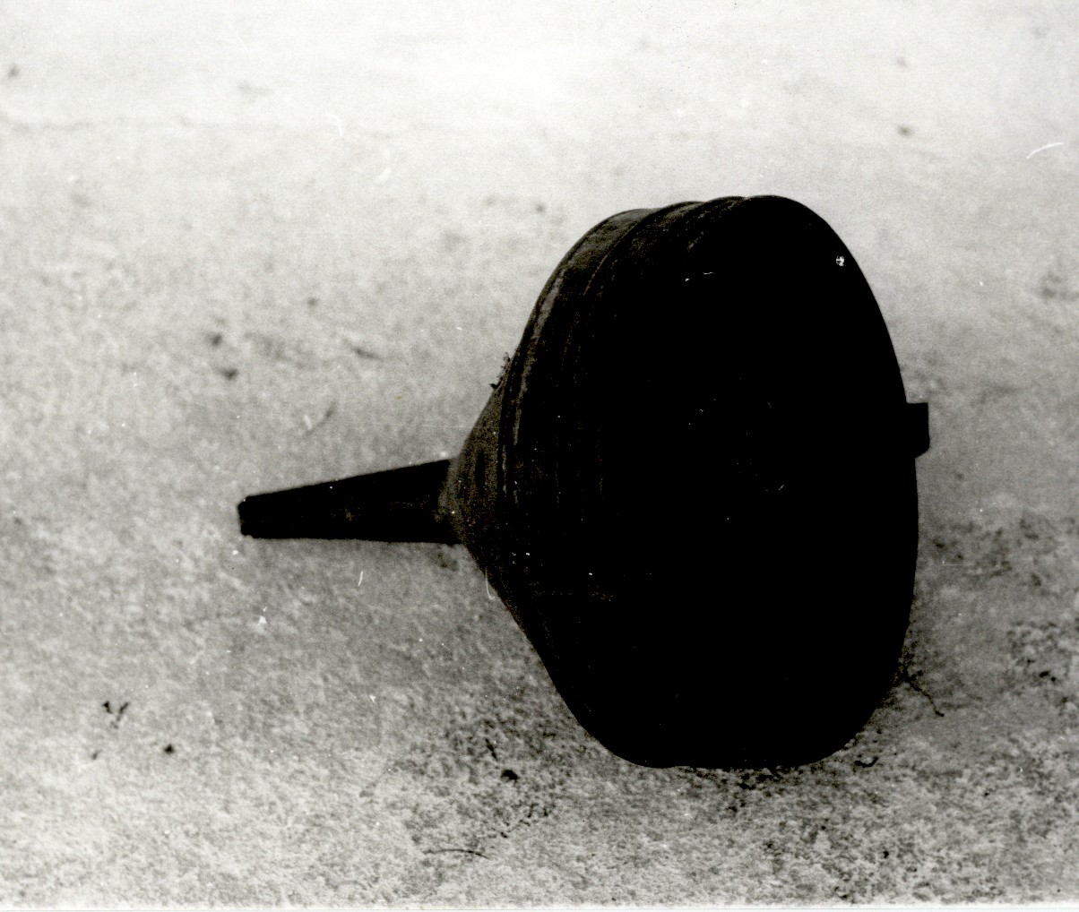 imbuto per olio (imbuto) - ambito abruzzese (sec. XX)