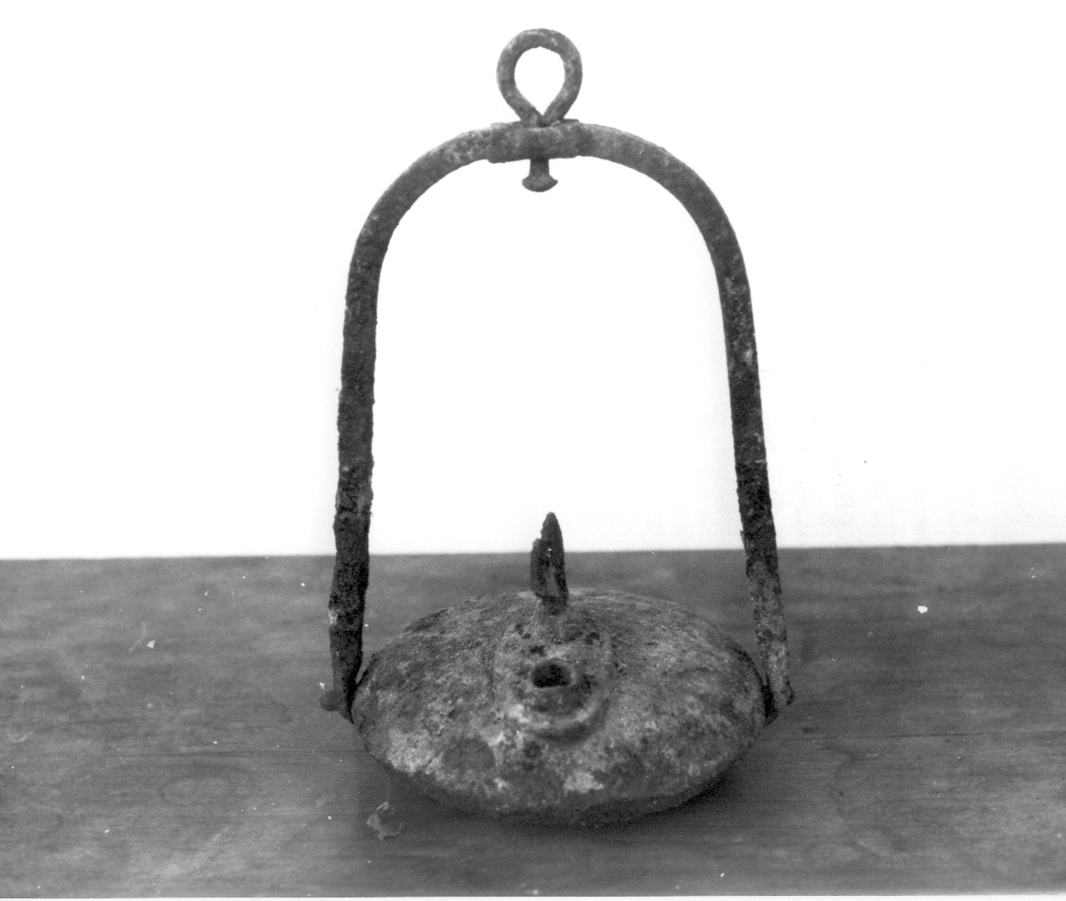 lume a petrolio per i lavori artigianali (lume a petrolio) - ambito abruzzese (sec. XIX)