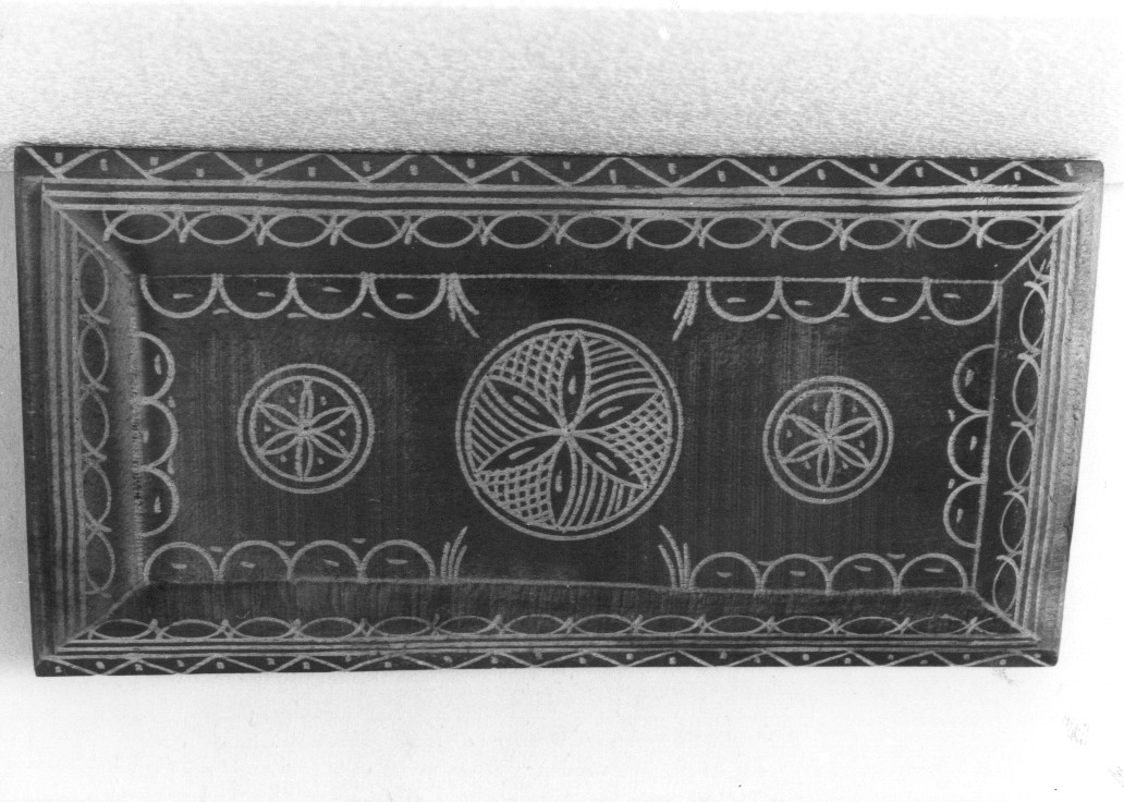 vassoio - ambito abruzzese (sec. XX)