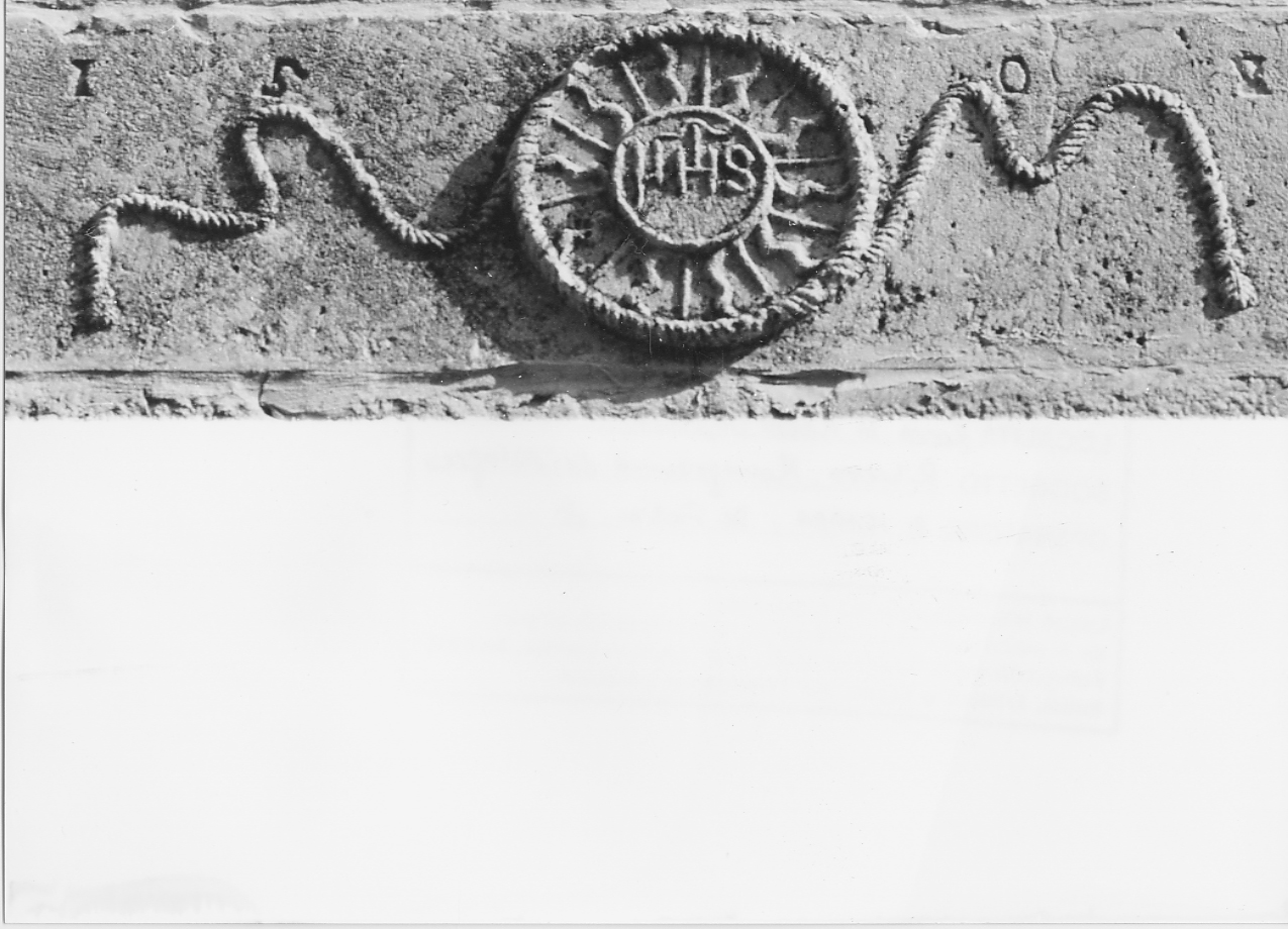 monogramma cristologico (rilievo, opera isolata) - bottega Italia centrale (sec. XVI)