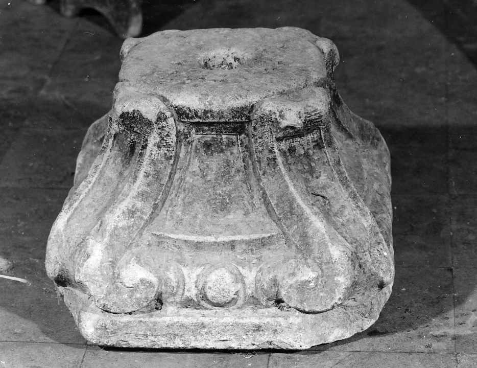 base per croce, opera isolata - bottega Italia centrale (sec. XVII)