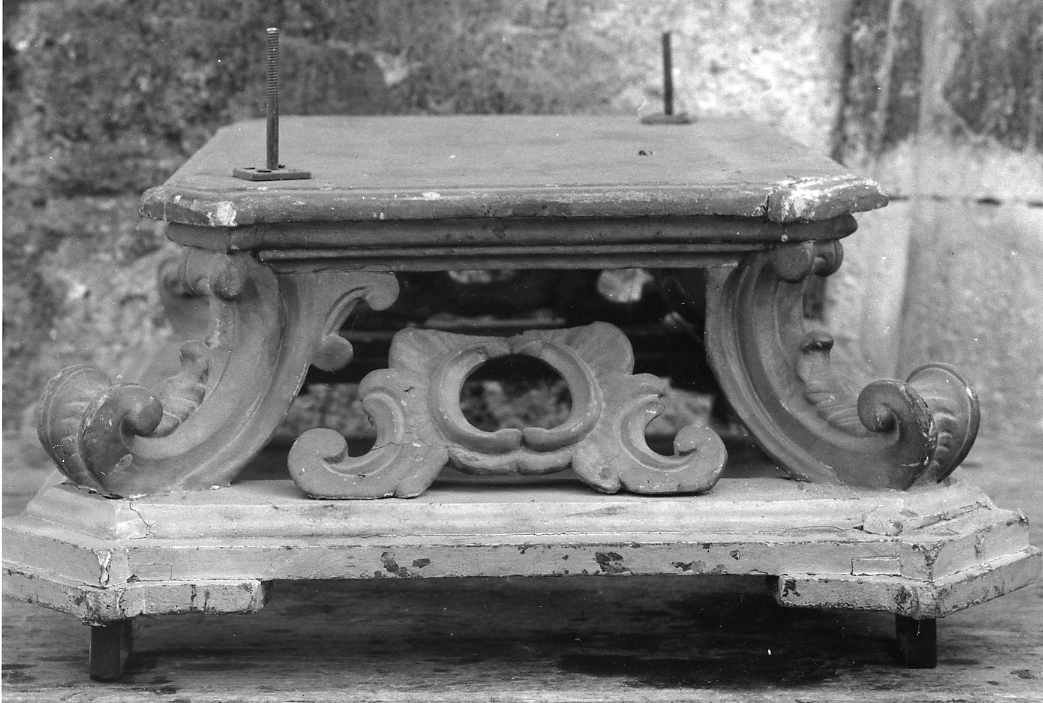 piedistallo di statua, opera isolata - bottega Italia centrale (sec. XVIII)