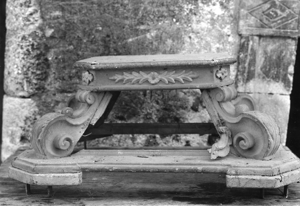 piedistallo di statua, opera isolata - bottega Italia centrale (sec. XIX)