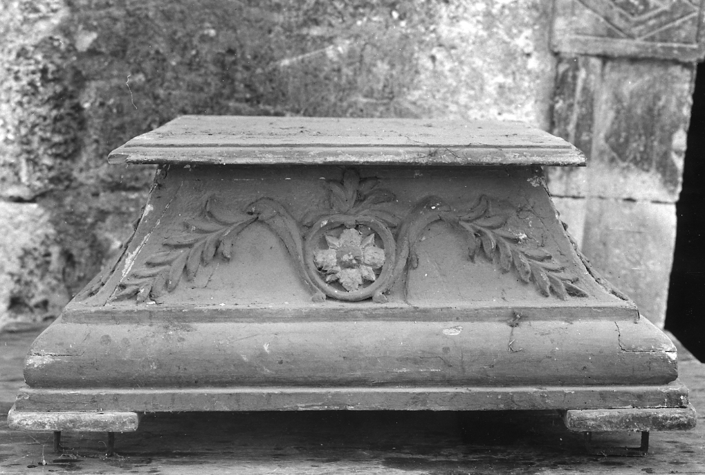 piedistallo di statua, opera isolata - bottega Italia centrale (sec. XIX)