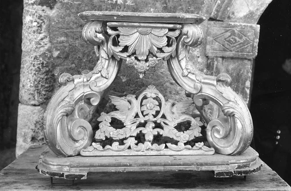 piedistallo di statua, opera isolata - bottega Italia centrale (sec. XVIII)