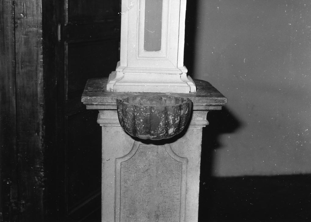 acquasantiera - a conchiglia, opera isolata - bottega Italia centrale (sec. XIX)