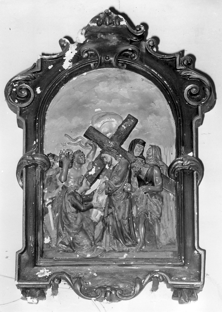 stazione VI: Gesù asciugato dalla Veronica, stazione VI: Gesù asciugato dalla Veronica (Via Crucis, elemento d'insieme) - bottega abruzzese (prima metà sec. XX)