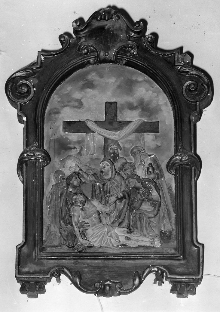 stazione XIII: Gesù deposto dalla croce, stazione XIII: Gesù deposto dalla croce (Via Crucis, elemento d'insieme) - bottega abruzzese (prima metà sec. XX)