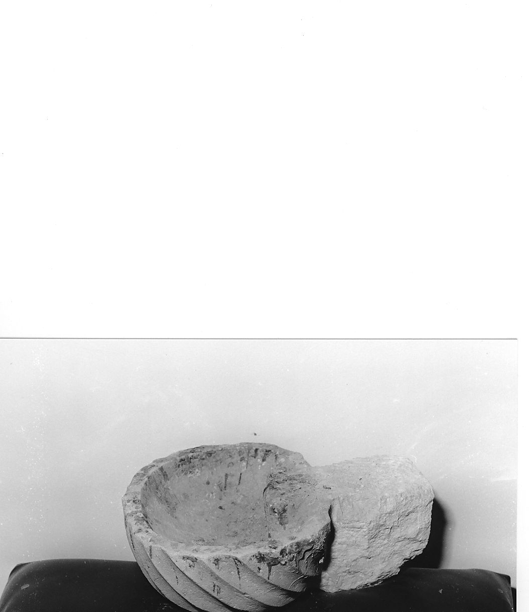 acquasantiera da parete - ambito Italia centrale (sec. XVIII)