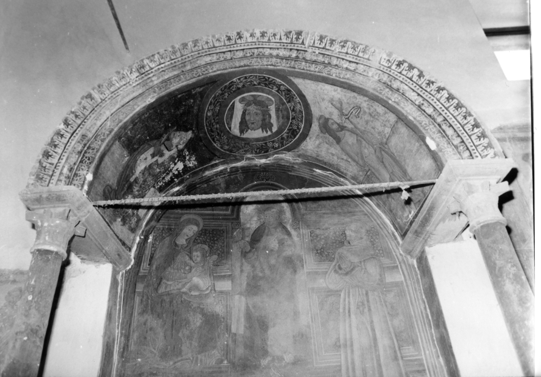Testa di Cristo incoronata di spine tra San Pietro e San Giovanni Battista, testa di Cristo incoronata di spine (dipinto) - ambito Italia centrale (sec. XVI)