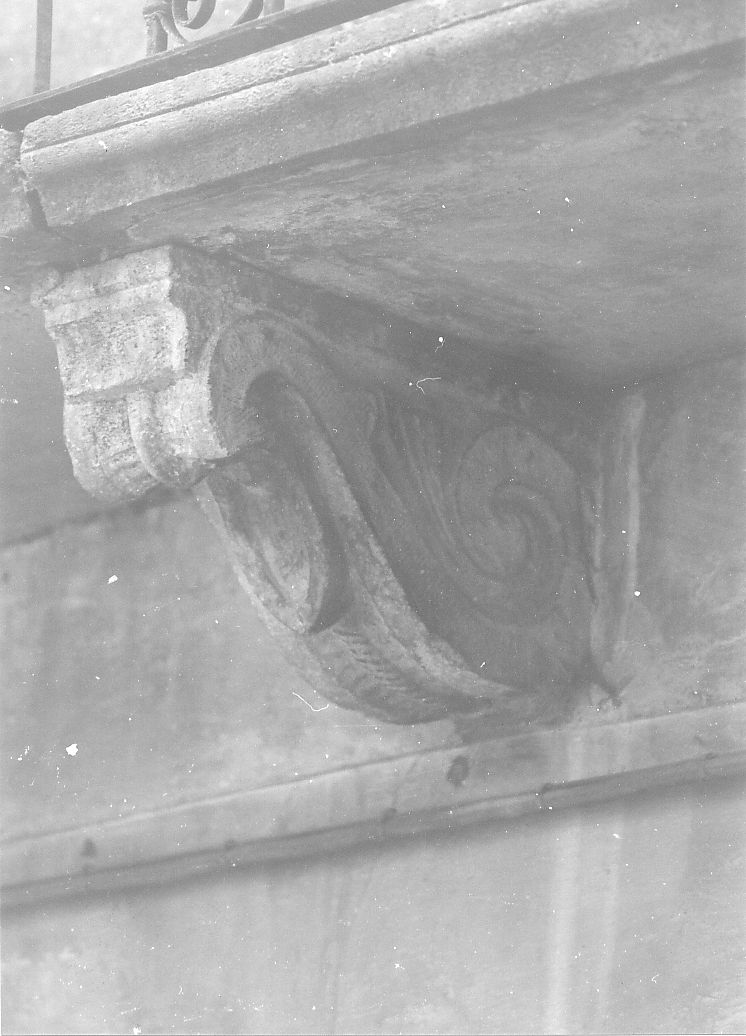 mensola architettonica, serie - bottega Italia centrale (secc. XIX/ XX)