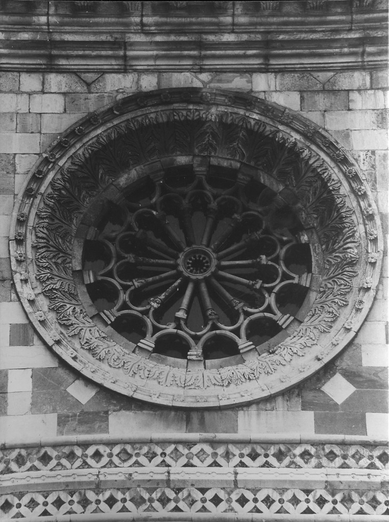 rosone - manifattura italiana (prima metà sec. XIV)