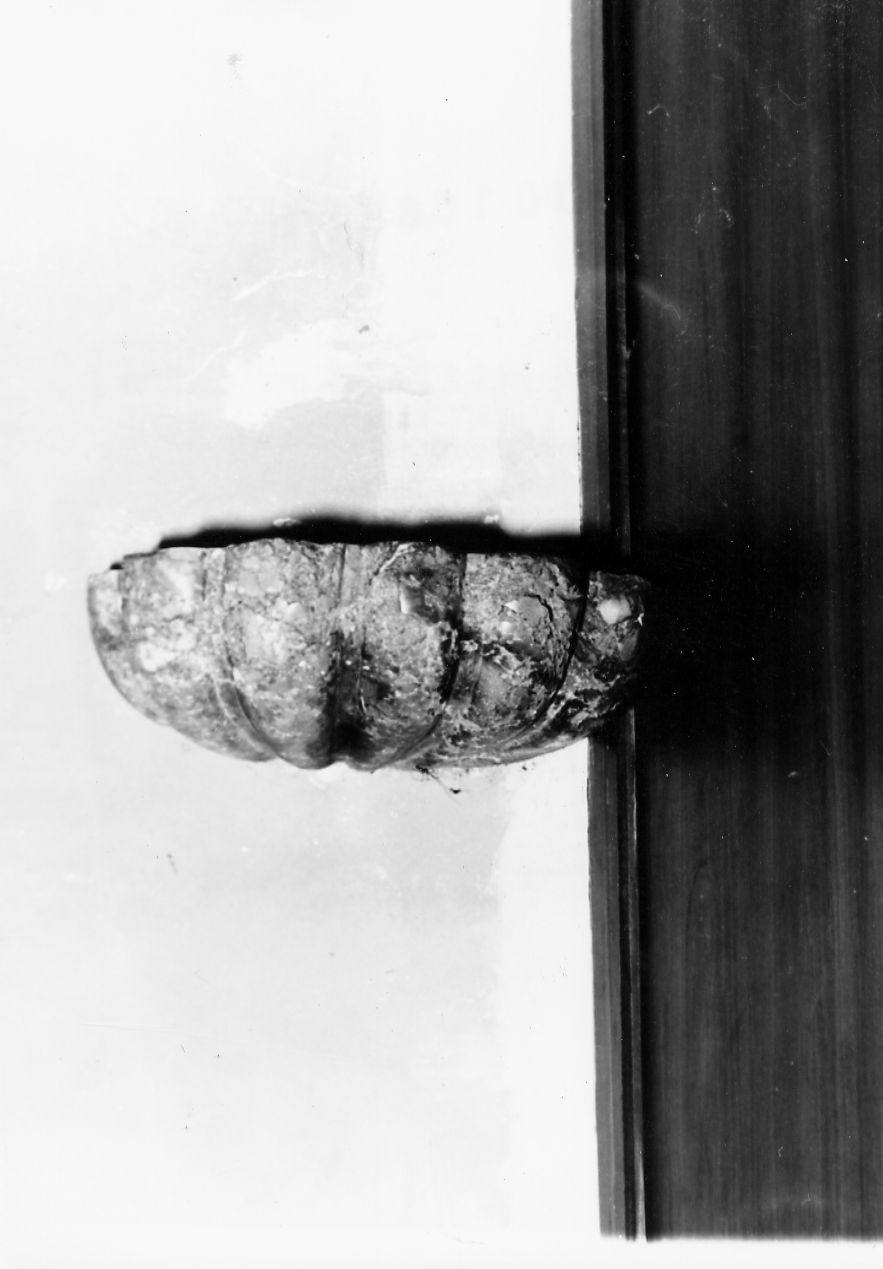 acquasantiera - a conchiglia - ambito Italia centrale (sec. XVIII)