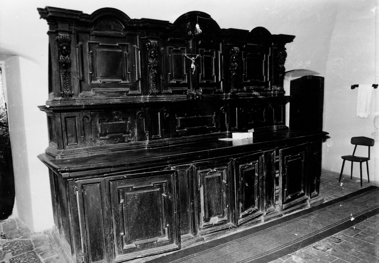 mobile da sacrestia con alzata - ambito Italia centrale (sec. XVII)