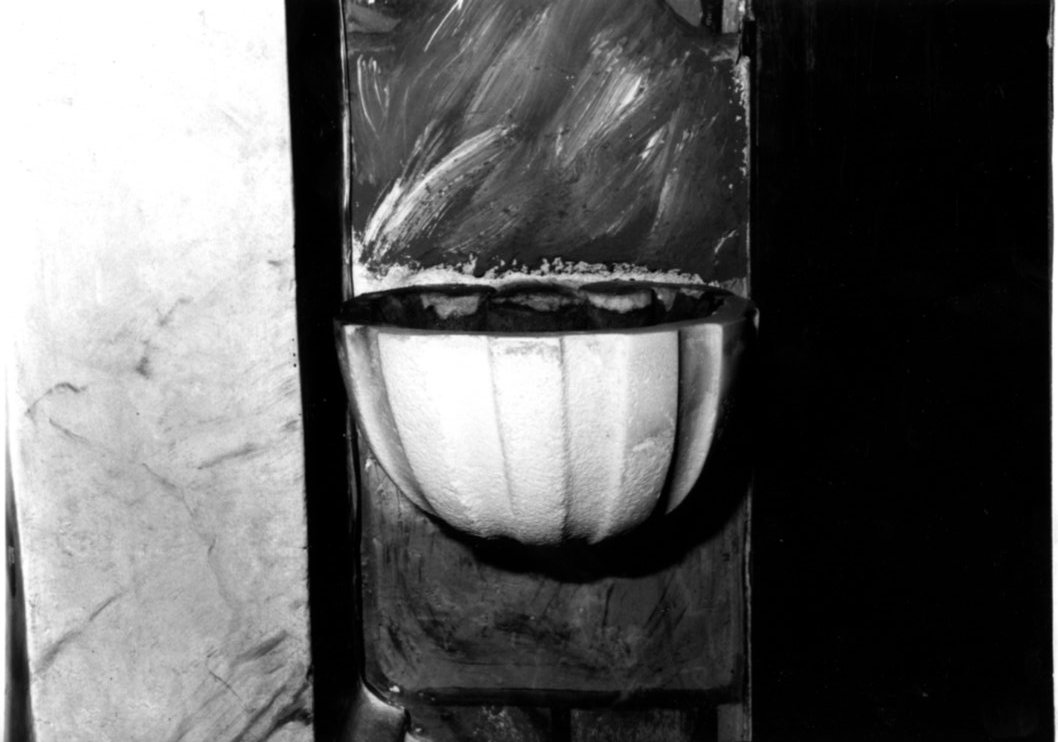 acquasantiera da parete, opera isolata - bottega Italia centrale (sec. XIX)