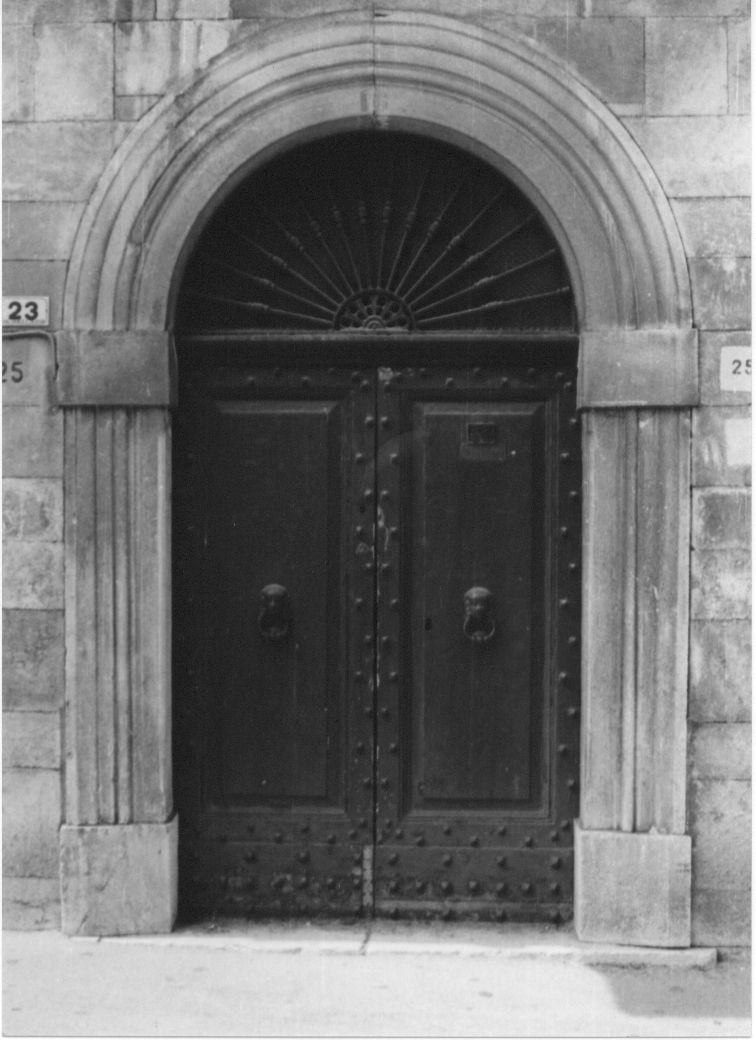 motivi decorativi architettonici (portale, elemento d'insieme) - bottega Italia centrale (sec. XX)