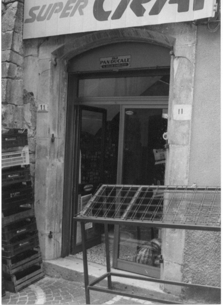 portale, elemento d'insieme - bottega Italia centrale (sec. XX)