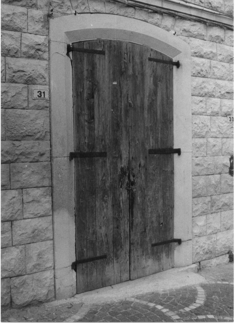 portale, elemento d'insieme - bottega Italia centrale (sec. XX)