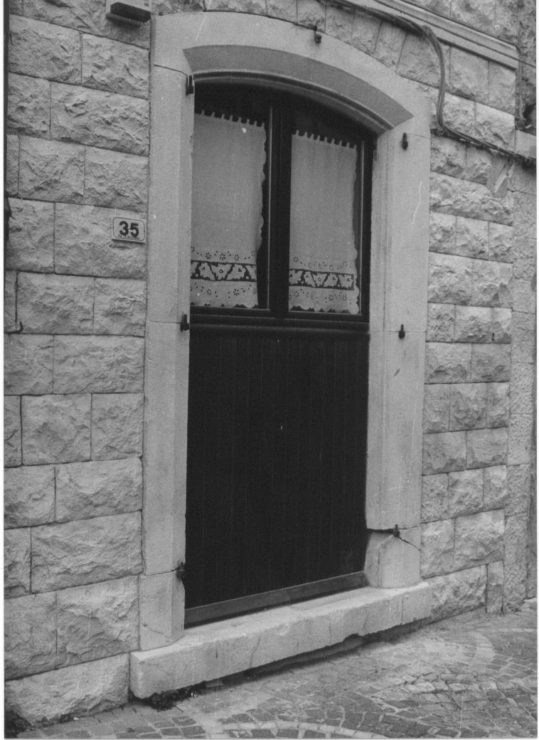 portale, elemento d'insieme - bottega Italia centrale (sec. XX)