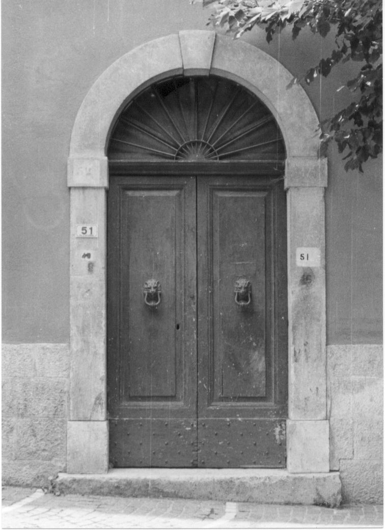 portale, elemento d'insieme - bottega Italia centrale (sec. XX)