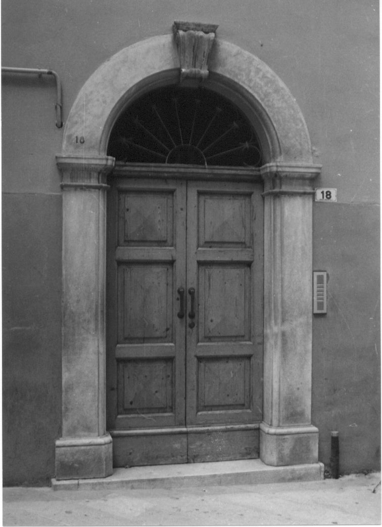 motivi decorativi architettonici (portale, elemento d'insieme) - bottega Italia centrale (sec. XIX)