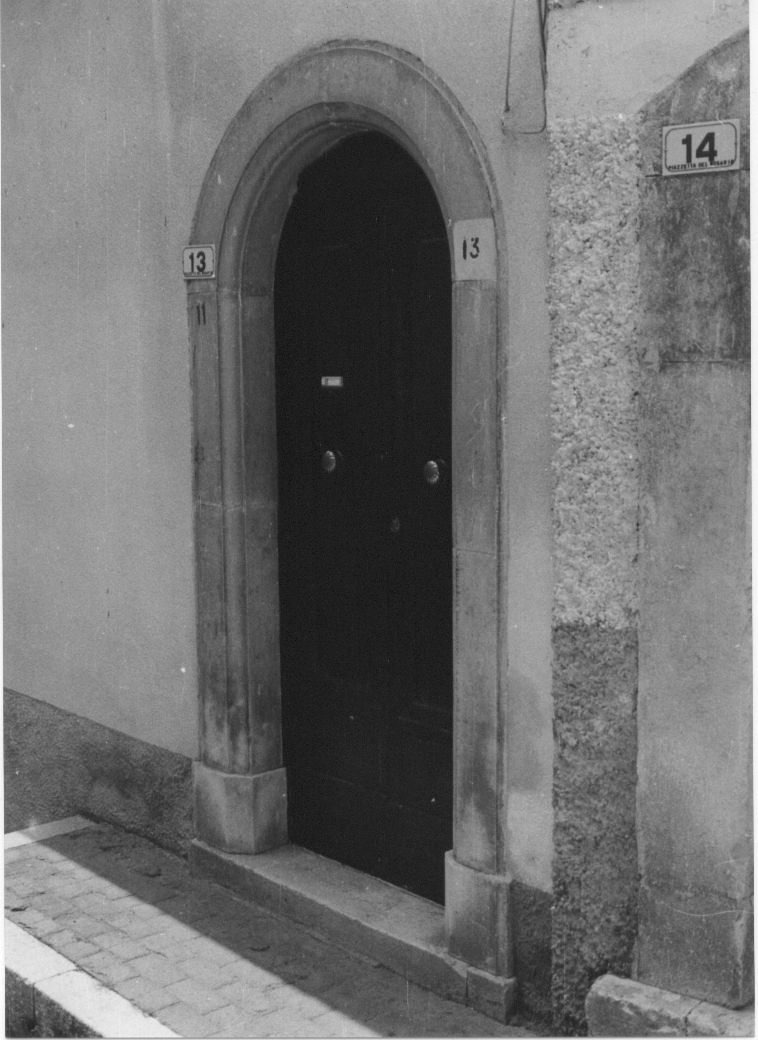 portale, elemento d'insieme - bottega Italia centrale (sec. XX)