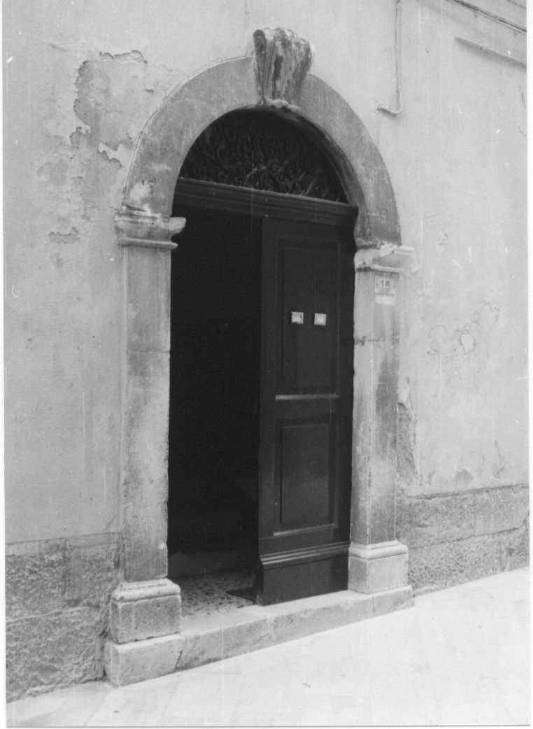 motivi decorativi architettonici (portale, elemento d'insieme) - bottega Italia centrale (sec. XIX)