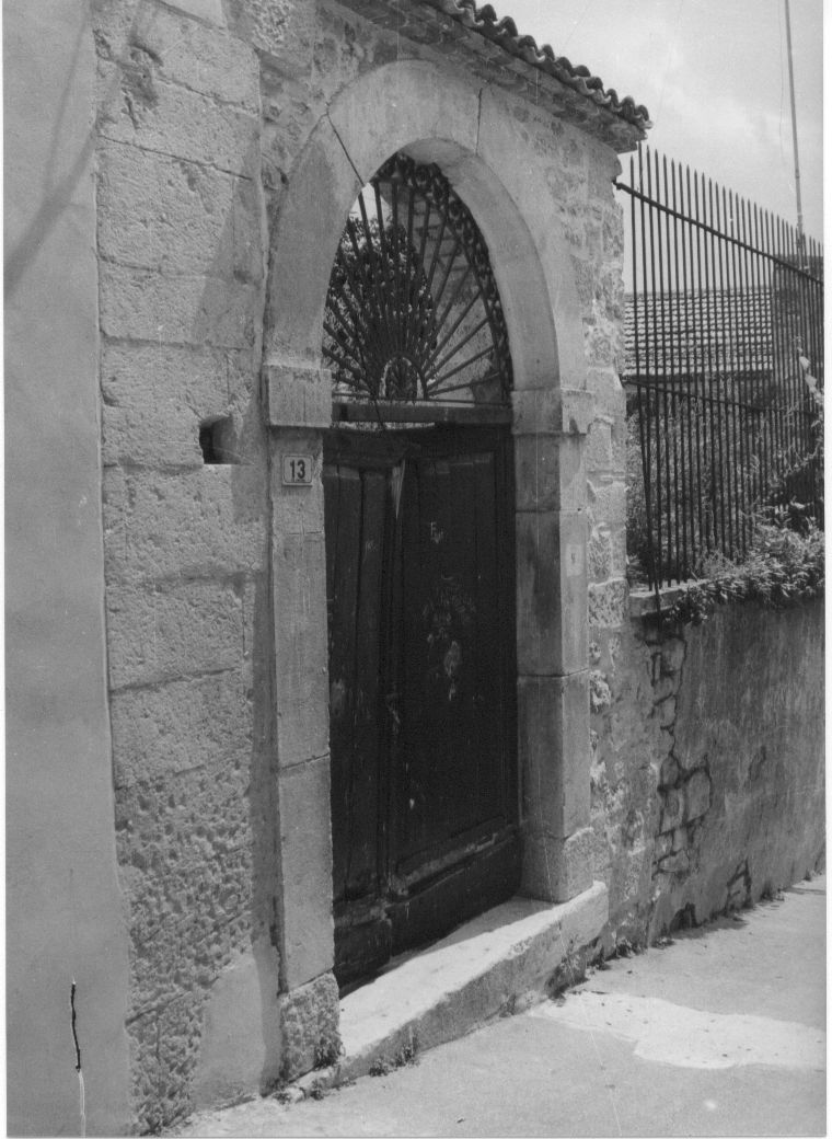 portale, elemento d'insieme - bottega Italia centrale (sec. XIX)