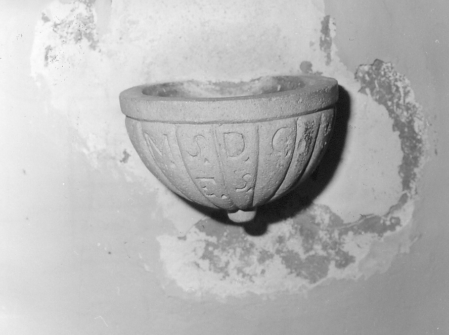 acquasantiera da parete, opera isolata - bottega aquilana (sec. XIX)