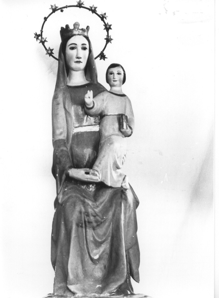 Madonna di Loreto con Bambino, Madonna con Bambino (gruppo scultoreo, opera isolata) - bottega abruzzese (secc. XV/ XVI)