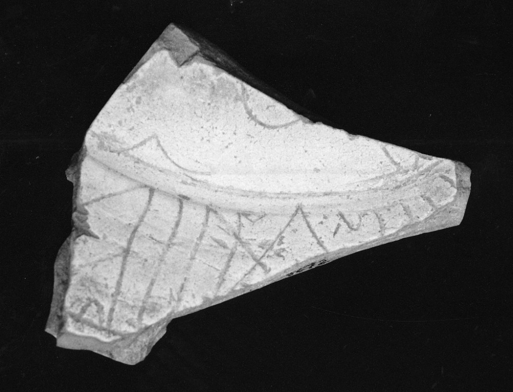 Motivo decorativo (fondo e parete ciotola con attacco d'ansa a nastro, frammento) - manifattura abruzzese (sec. XV)