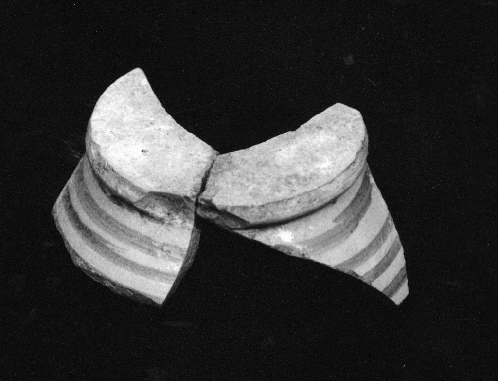 Motivo decorativo (fondo di forma chiusa, frammento) - manifattura abruzzese (fine/inizio secc. XVI/ XVII)