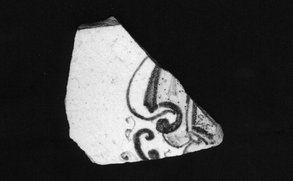 Stemma (fondo di forma aperta, frammento) - manifattura abruzzese (sec. XVII)